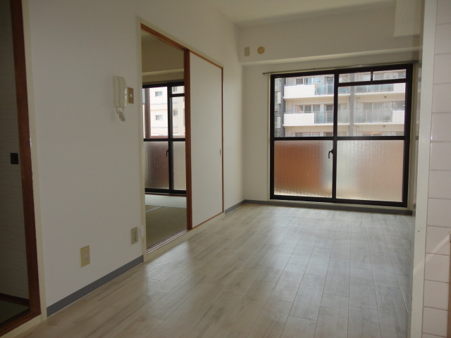 サンプラザ郡山の居間・リビング