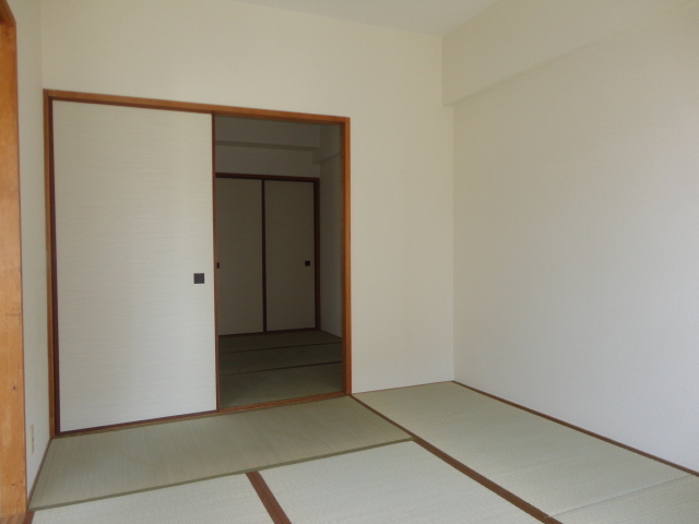 サンプラザ郡山の居間・リビング