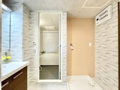 【独立洗面台】 | ソワール新檜尾台6号棟 | キッチン～洗面室～お風呂場の動線がとても良いです！