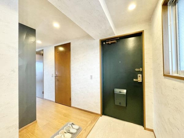 【玄関】 | ソワール新檜尾台6号棟 | 散らかりがちな玄関まわりも、豊富な収納を用意すればいつもすっきりします！
