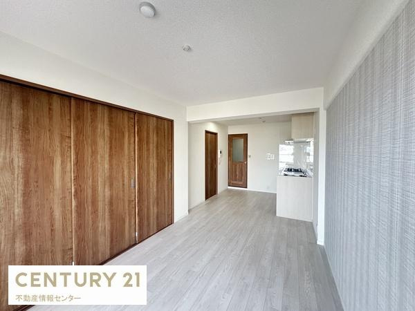 【居間・リビング】 | ルネ・パークプラザ | 通風良好なリビング！
家具の配置のしやすい造りです！