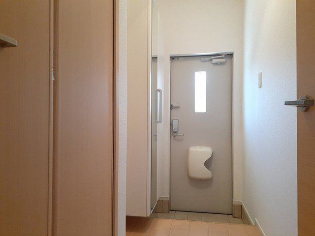 プランドール新庄Ⅰの玄関|明るい玄関です
