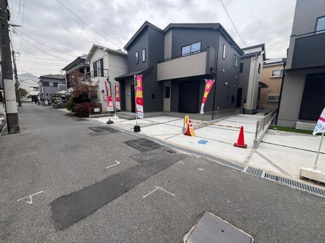 【前面道路含む現地写真】