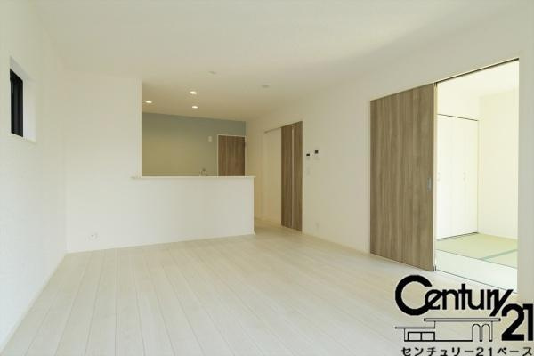 リナージュ西宮 ２号棟 ／新築一戸建の内観：施工例|■家計と環境に優しい！一部窓には断熱性・保温性に優れたペアガラスを使用しています！■