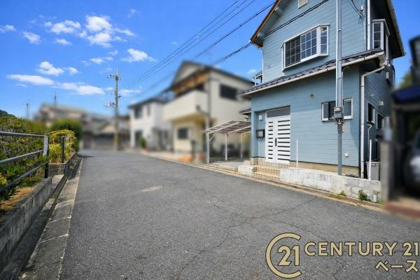 橿原市中曽司町　一戸建の前面道路含む現地写真|■現地撮影写真■前面道路は広々６ｍ！お車の出し入れもラクラクです！