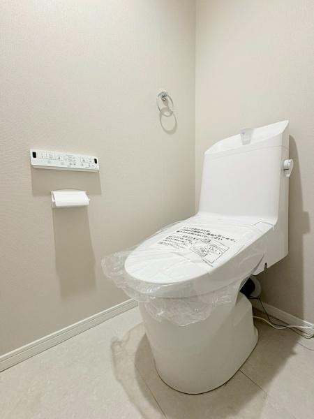 パークハイツ百合ヶ丘のトイレ|今や日本のトイレの常識となった洗浄機能付きトイレ。もちろん最新型の温水洗浄便座が完備されています。
