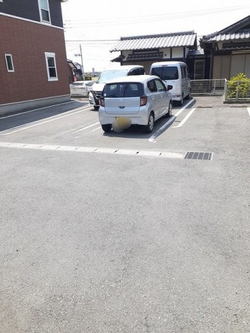 ファミール・パークＢの駐車場