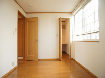 【寝室】 | コンフォートＣ | 清潔感のあるきれいな洋間です♪