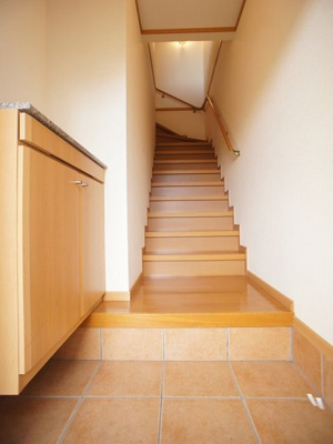 【玄関】 | コンフォートＣ | 1階玄関！たくさん収納できるシューズボックスが付いています♪