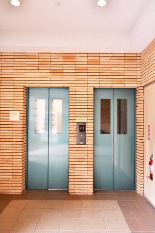 ルネ・グランテラスのその他共用部分|エレベーター付きで、小さなお子様連れや重い荷物がある日も6階までスムーズに移動可能です。定期的な点検が行われており、日々の昇降も安心。共用部分のメンテナンスの細やかさが、暮らしの質を支えています。