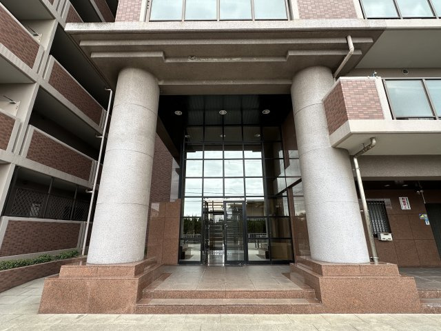 グランプレステージ明石西Ⅱのエントランス