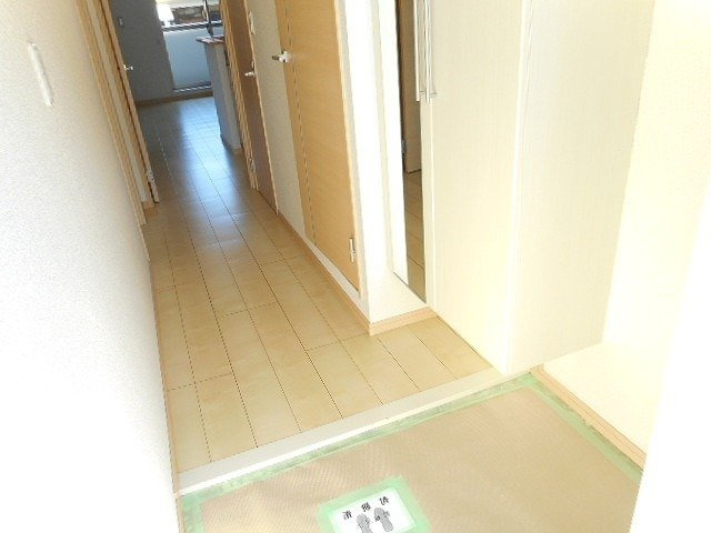 アベニール三鷹　Ｒの玄関