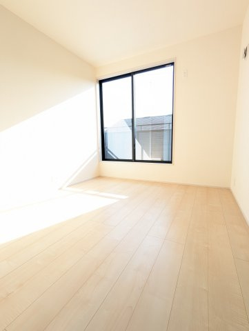 ひたちなか市田彦　10期の洋室|採光・通風が良く毎朝気持ち良く起床ができ・・日中も日差しが降り注ぐ～暖かいお部屋です。