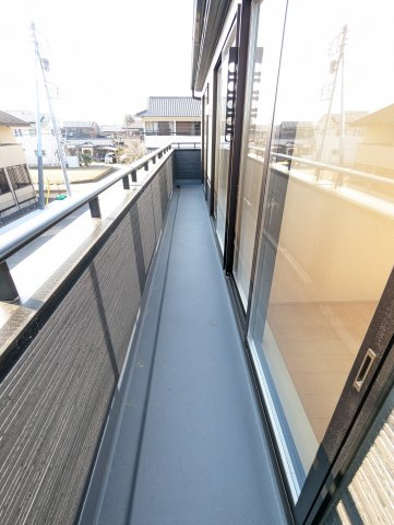 ひたちなか市田彦　10期のバルコニー|バルコニーで見る景色は眺めが良く、晴れた日はたくさんの洗濯を干すことが出来ます。