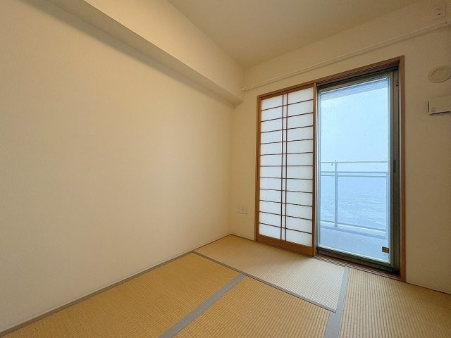 ザ・ライオンズ三郷中央レジデンスＢの和室|リビング横の和室はお子様のお昼寝スペースや遊び場としても使えますね◎