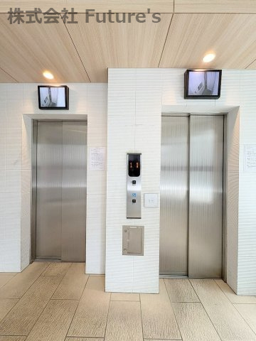 ザ・ライオンズ三郷中央レジデンスＢのその他共用部分|防犯カメラ付きのエレベーターを2基完備。朝夕の混雑時も待ち時間が少なく快適です。