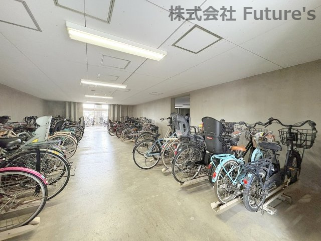 ザ・ライオンズ三郷中央レジデンスＢの駐輪場|カメラで管理されているので安心ですね♪駐輪場要空き・料金確認