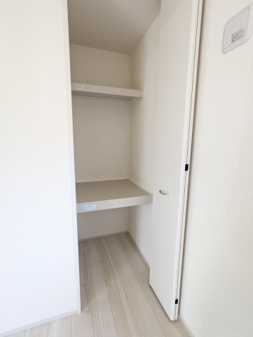 ひたちなか市足崎　20期の収納|リビング隣の洋室にもしっかりとした収納があり、すっきりお部屋をお使いいただけます。