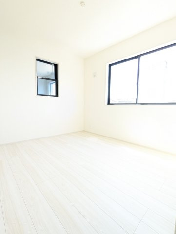 ひたちなか市足崎　20期の洋室|お子様の成長にも対応でき窓の位置が高いので子供部屋に適しています。マイホームだからこその喜び。