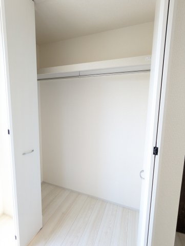 ひたちなか市足崎　20期の収納|衣類だけでなく、小物も上の棚に収納できて大変便利です！