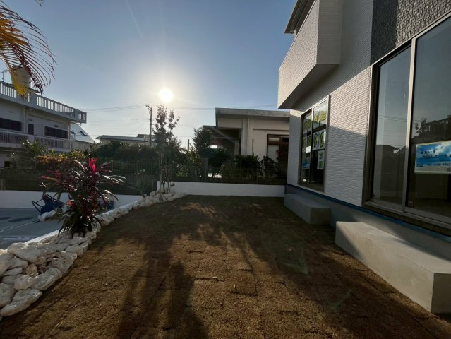 ＋＋読谷村上地－A号棟（全３棟）の庭|お庭でゆったりと過ごせます