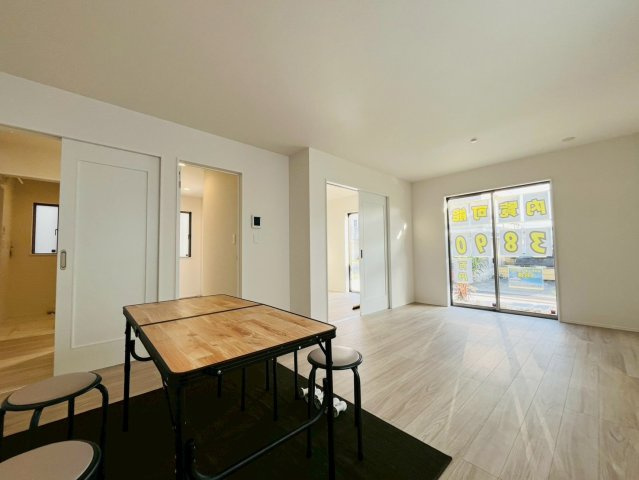 ＋＋読谷村上地－A号棟（全３棟）の居間・リビング