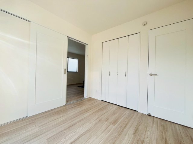 ＋＋読谷村上地－A号棟（全３棟）の洋室