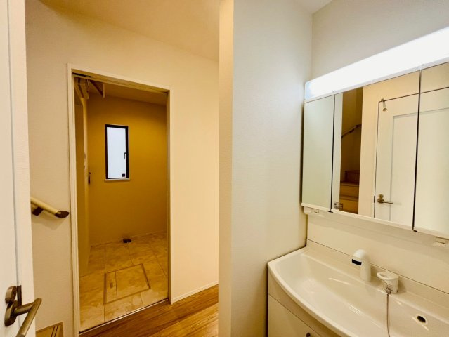 ＋＋読谷村上地－A号棟（全３棟）の独立洗面台