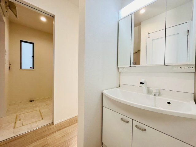 ＋＋読谷村上地－A号棟（全３棟）の独立洗面台