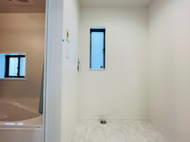 ＋＋読谷村上地－A号棟（全３棟）の玄関