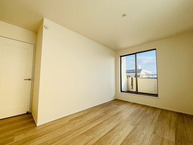 ＋＋読谷村上地－A号棟（全３棟）の洋室