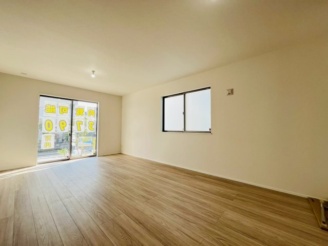 ＋＋読谷村上地－B号棟（全３棟）の居間・リビング