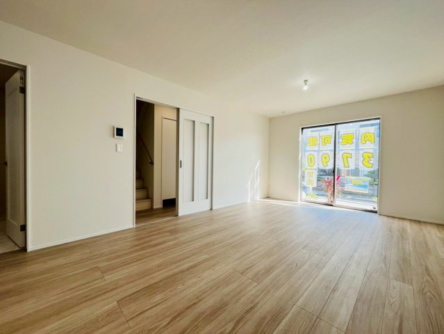 ＋＋読谷村上地－B号棟（全３棟）の居間・リビング