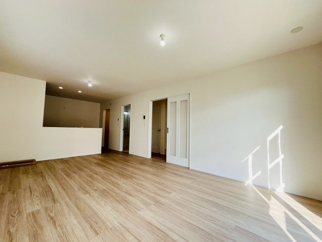 ＋＋読谷村上地－B号棟（全３棟）の居間・リビング