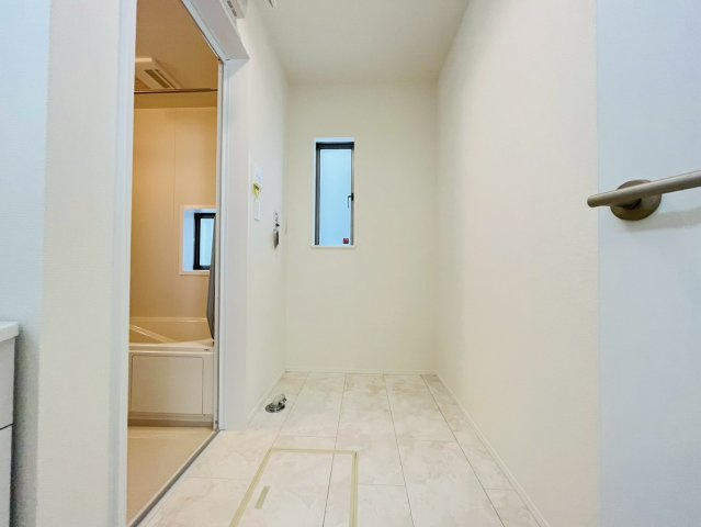 ＋＋読谷村上地－B号棟（全３棟）の玄関