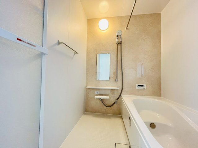 ＋＋読谷村上地－B号棟（全３棟）の浴室