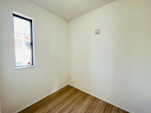 ＋＋読谷村上地－B号棟（全３棟）の洋室