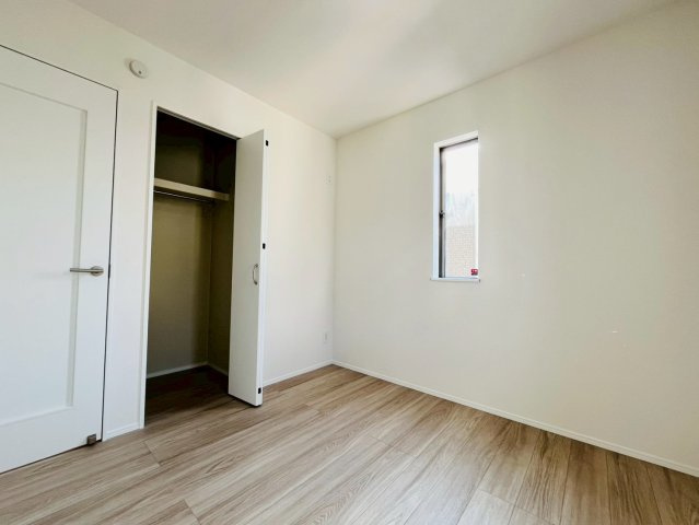 ＋＋読谷村上地－B号棟（全３棟）の洋室