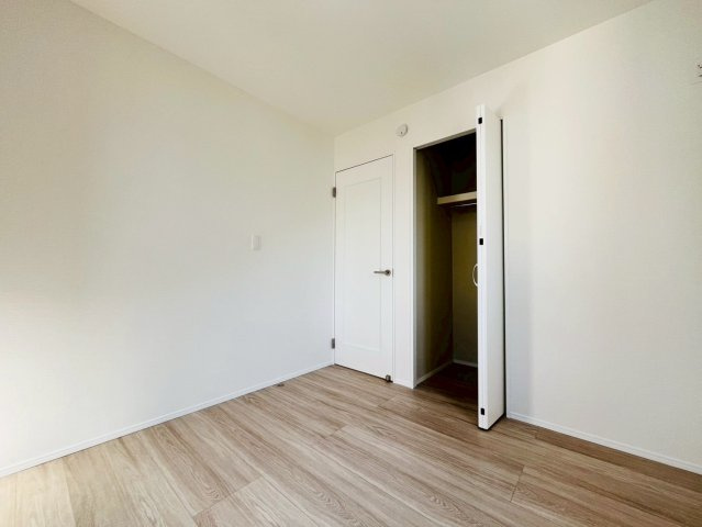 ＋＋読谷村上地－B号棟（全３棟）の洋室