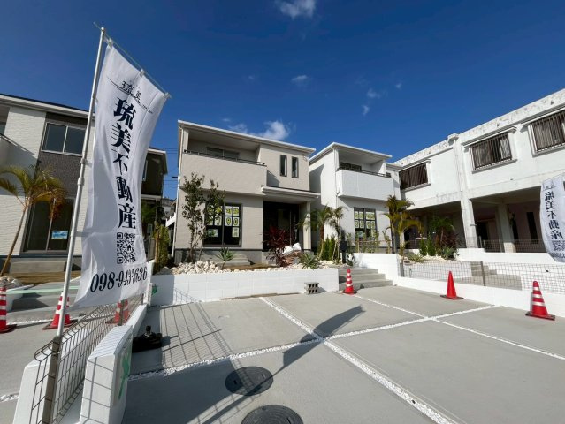 ＋＋読谷村上地－B号棟（全３棟）の駐車場