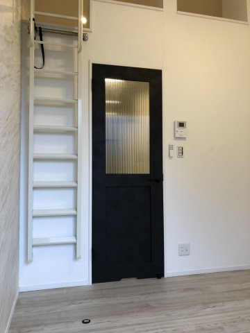 川崎市多摩区三田２丁目のアパートの居間・リビング