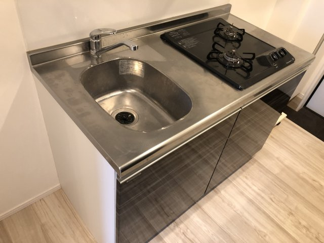 川崎市多摩区三田２丁目のアパートのキッチン