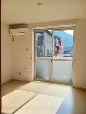 シャルムＢの居間・リビング