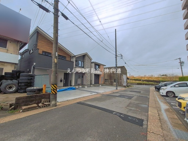 KEIAI GRACE浦里1期の前面道路含む現地写真