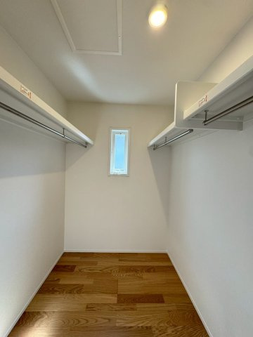 SUN COURTーサンコート－小倉北区上到津1丁目【小倉北区　新築戸建て】の収納|両サイドに洋服がたくさんかけられる大容量のWIC♪【小倉北区　新築戸建て】