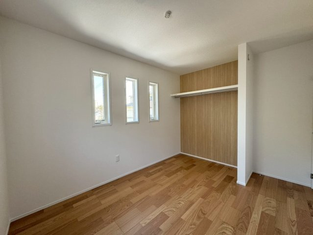 SUN COURTーサンコート－小倉北区上到津1丁目【小倉北区　新築戸建て】の洋室|2階6帖洋室はオープンクローク付き♪【小倉北区　新築戸建て】