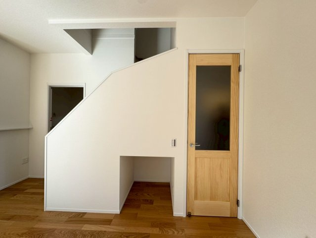 SUN COURTーサンコート－小倉北区上到津1丁目【小倉北区　新築戸建て】の居間・リビング|リビングにはお子様の秘密基地？（笑）【小倉北区　新築戸建て】