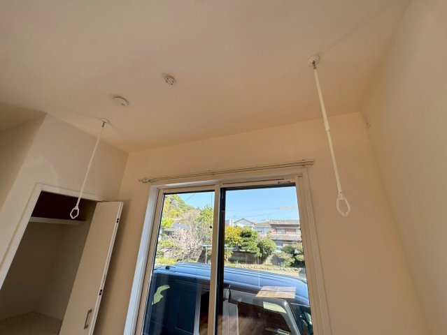 SUN COURTーサンコート－小倉北区上到津1丁目【小倉北区　新築戸建て】の設備|1階洋室にはホスクリーン完備♪【小倉北区　新築戸建て】