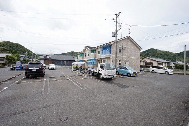 ベルサンライズＢの駐車場|カースペースがあります