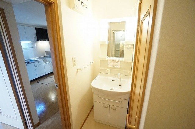 ベルサンライズＢの洗面所|忙しい朝には欠かせない洗面所です